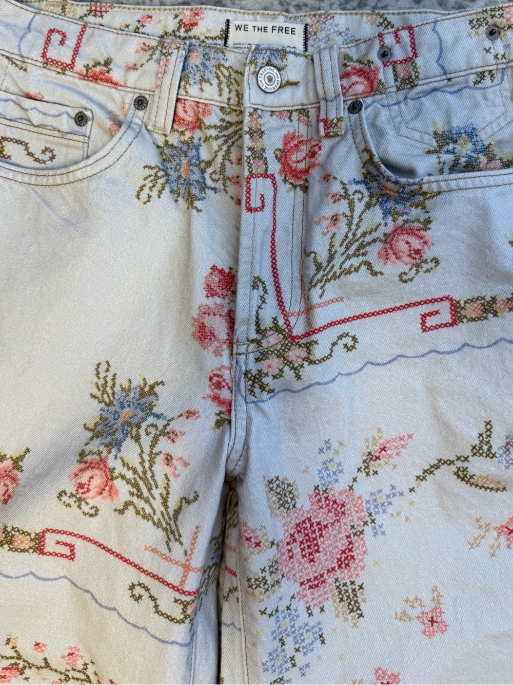Free People We The Free Eden Slouch Jeans Cross Stitch Ivory Floral Size 26 - Picture 12 of 12